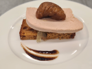 Foie gras mi-cuit sur pain d'épices toasté, chutney de figues et céleri .